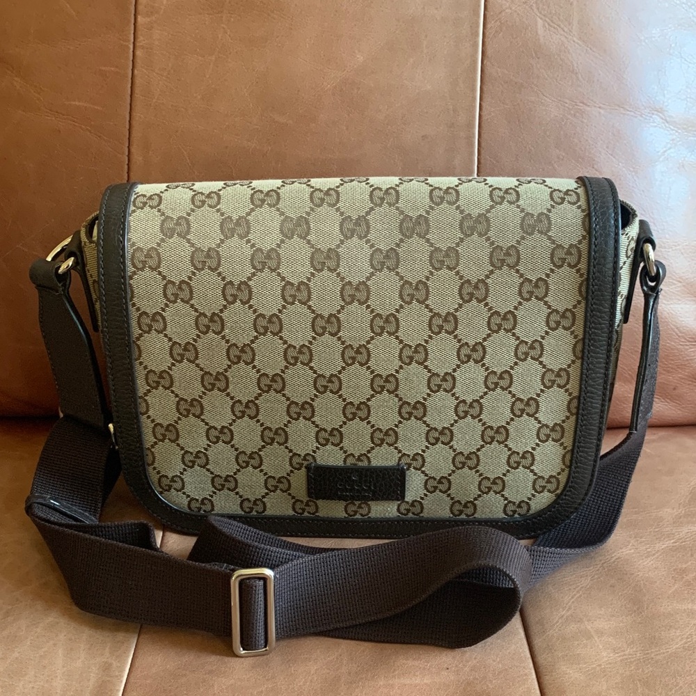 🤎Gucci Monogram Messenger Bag🤎